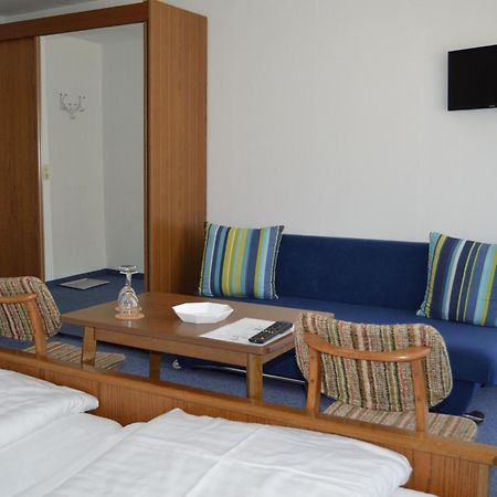 Gasthof-Pension Fraenkische Schweiz オーバートルバッハ エクステリア 写真