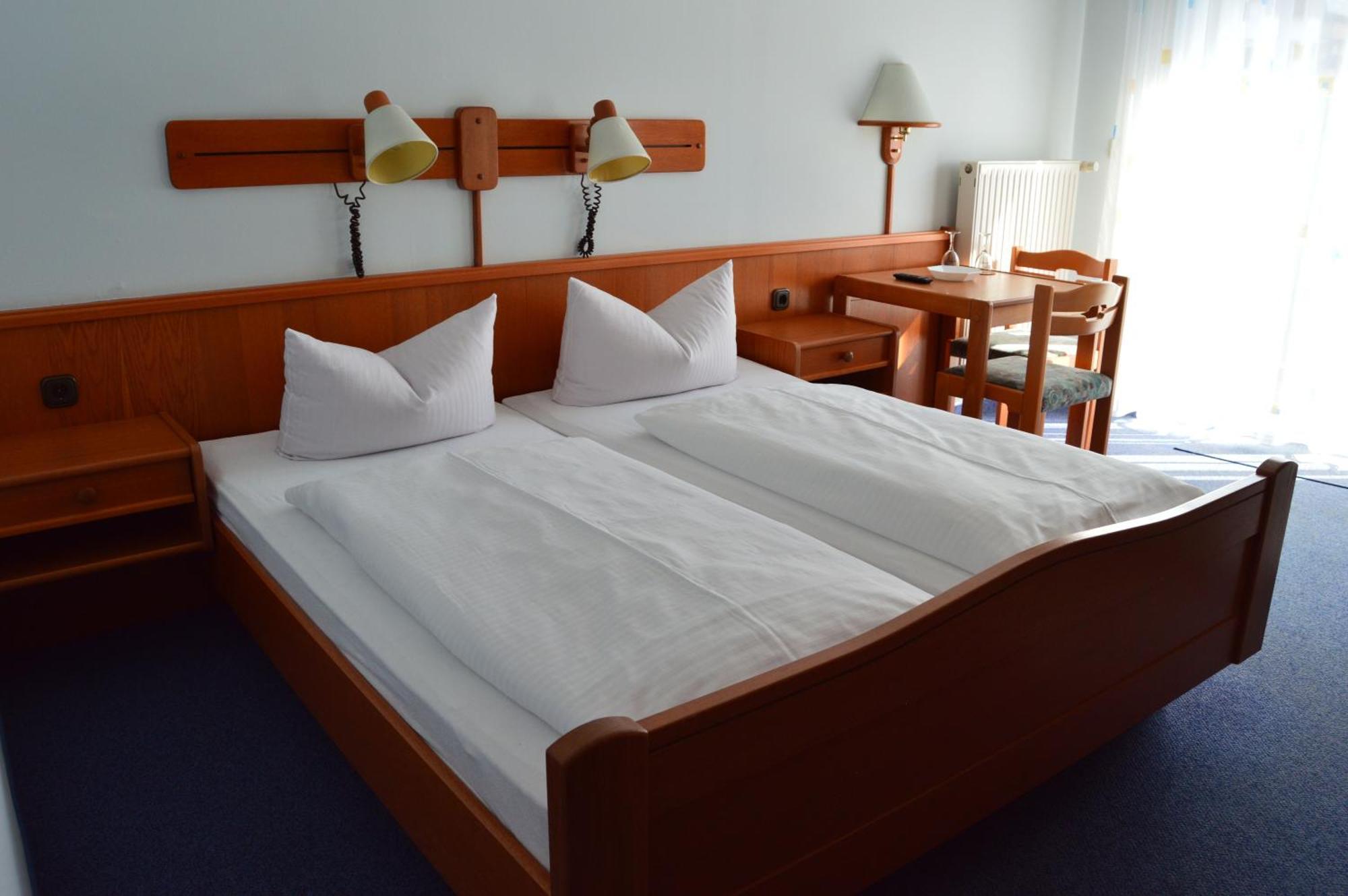 Gasthof-Pension Fraenkische Schweiz オーバートルバッハ エクステリア 写真