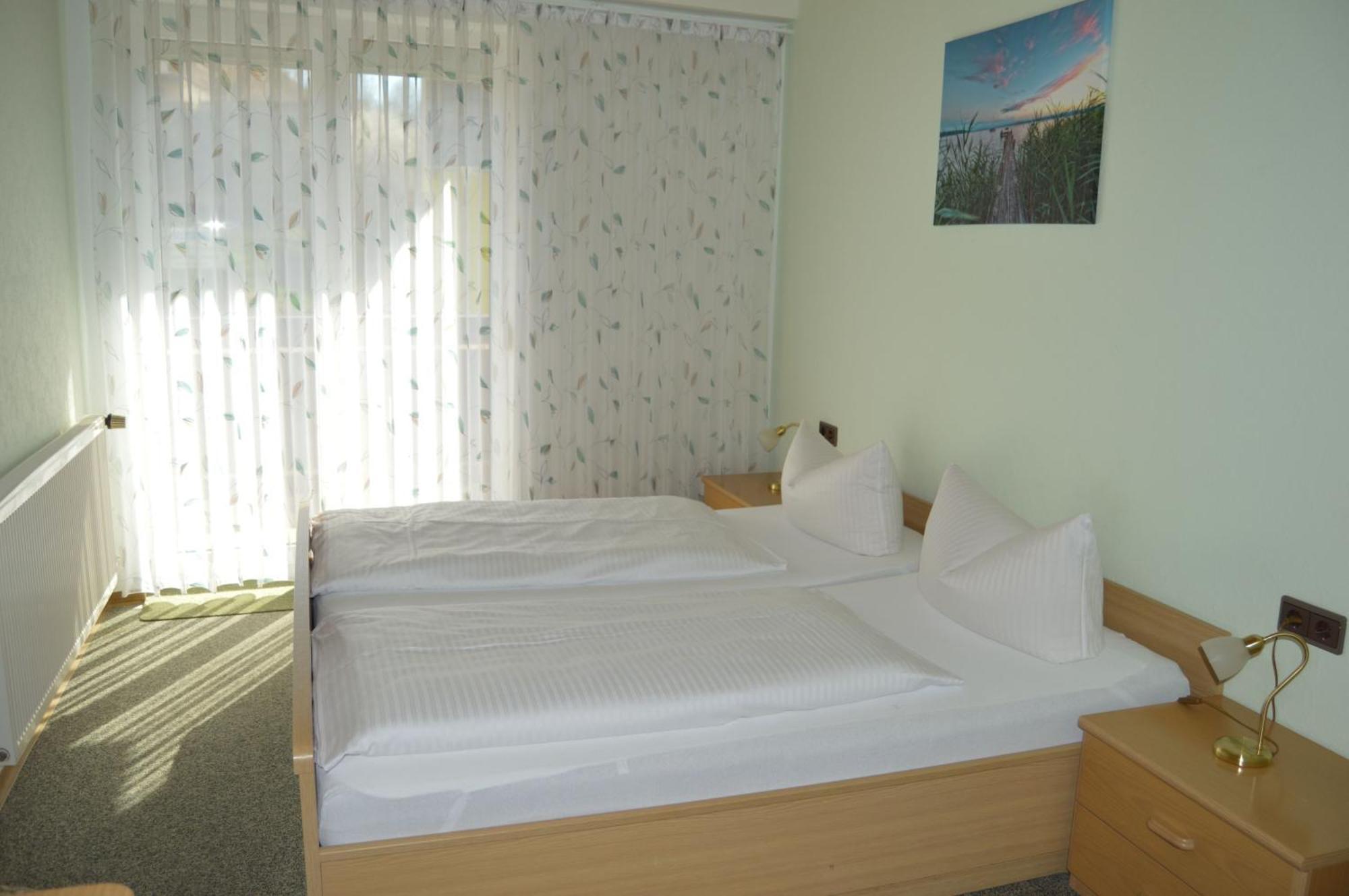Gasthof-Pension Fraenkische Schweiz オーバートルバッハ エクステリア 写真